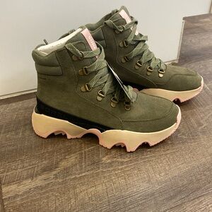 Sorel Kinetic Impact Conquest Boots waterproof  Size 7